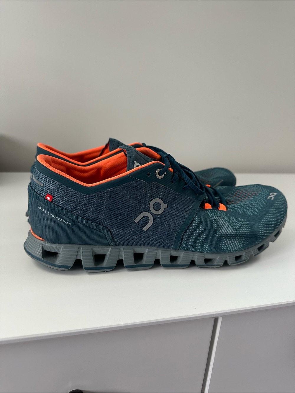 On Running Cloud Men's Running Shoes - size 10